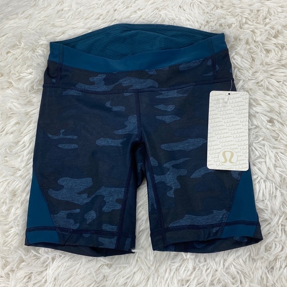 NWT Lululemon Clip-In Short Heathered Texture Lotus Camo Oil Slick Blue - Picture 1 of 5